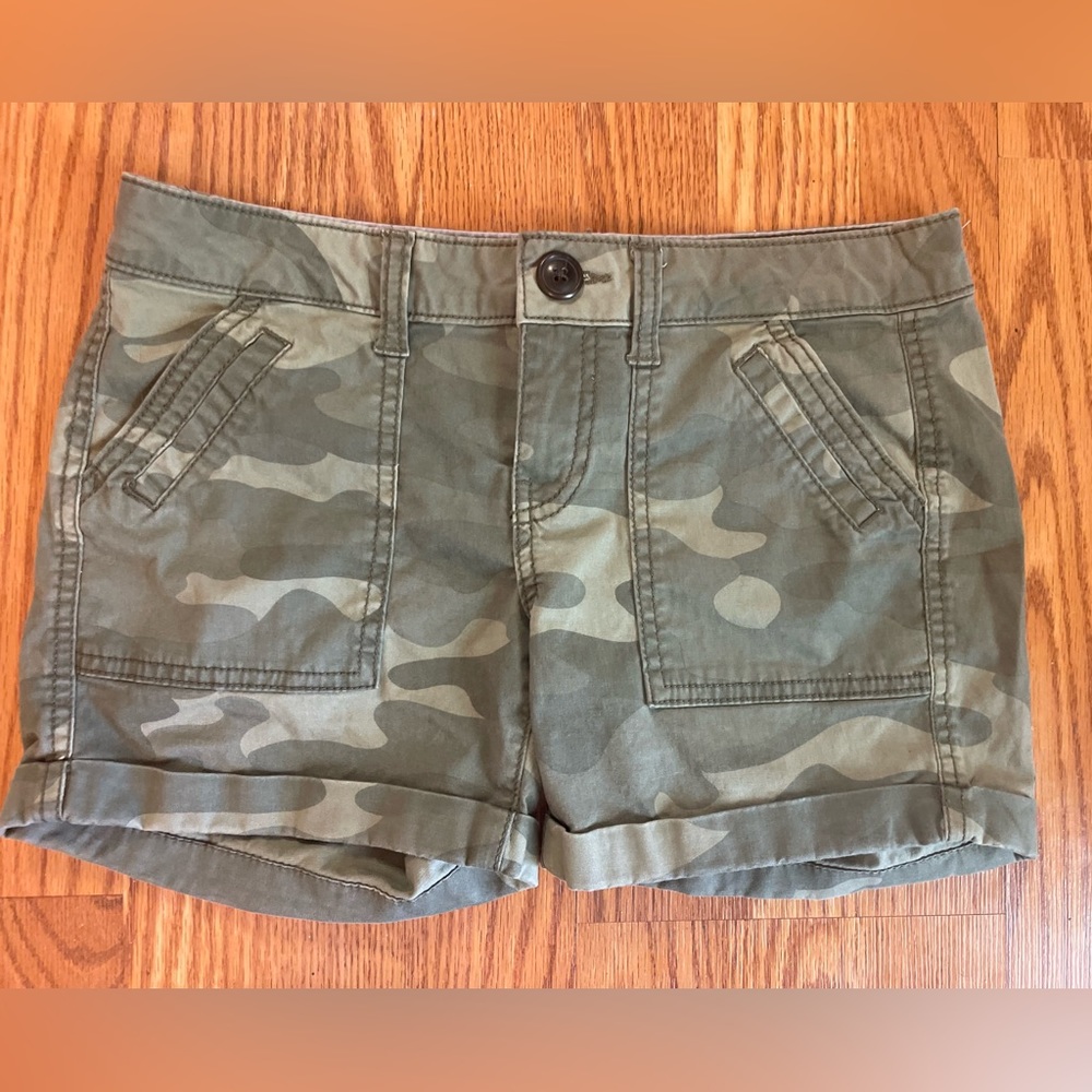 SO Camo shorts size 1
